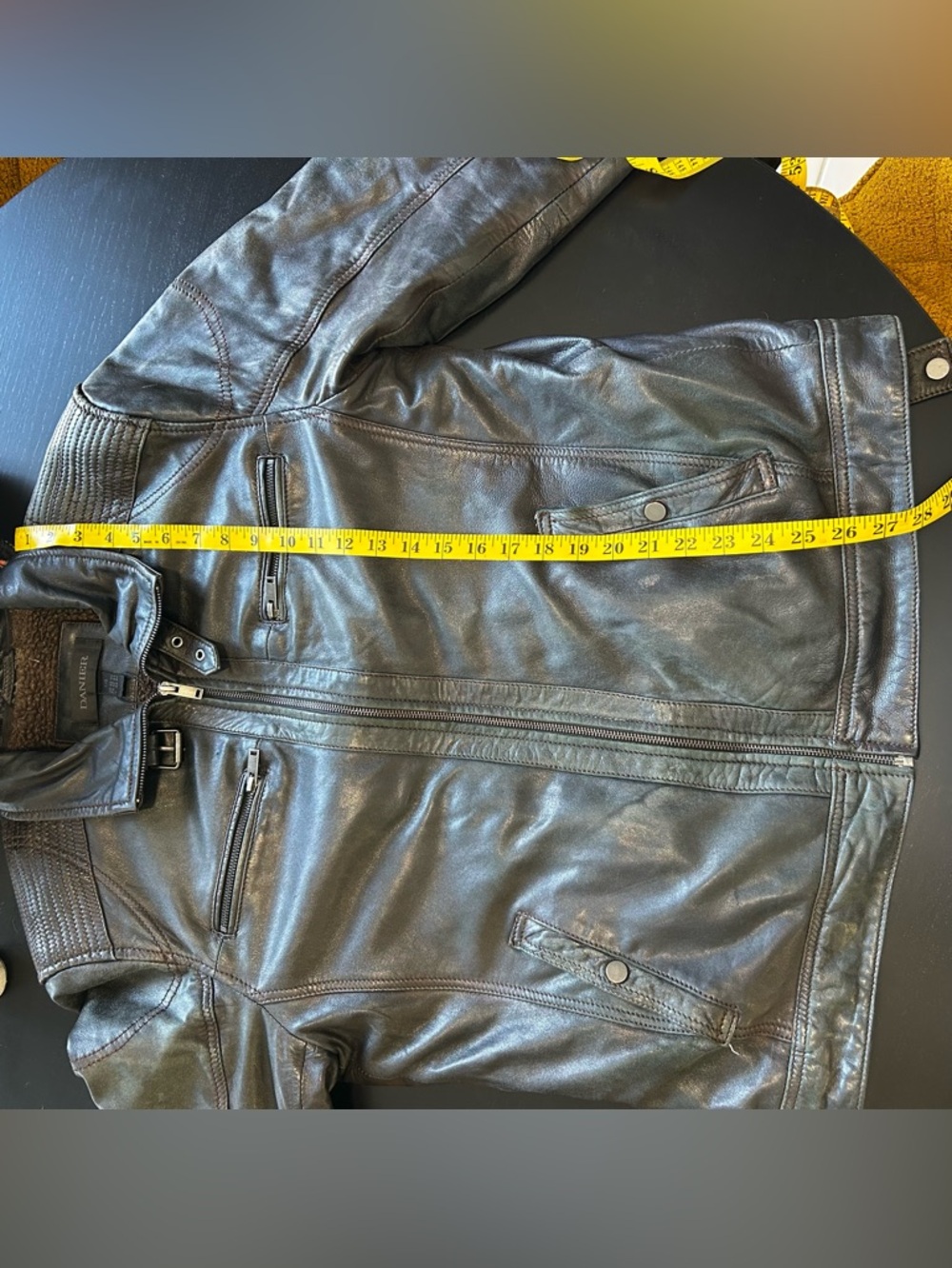 Danier Black Leather Moto Jacket Size Large Quilted Shoulder Full Zip Distressed - Picture 14 of 15